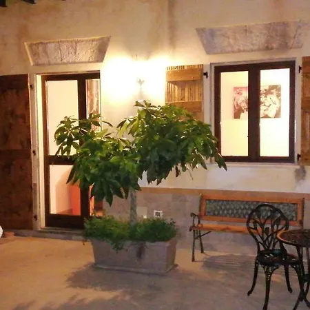 Affittacamere Baglio Delle Rondini 2*